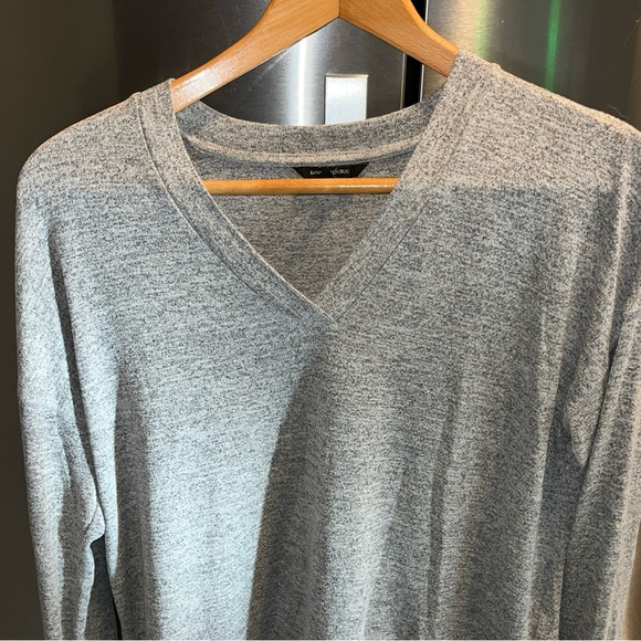 Banana Republic GRAY Long Sleeve V-Neck Knit Sweater Rayon Blend PULLOVER Mens M - Picture 7 of 14